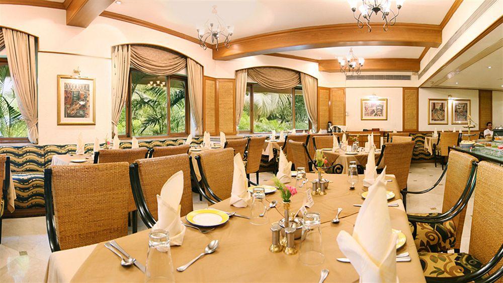 The Residence Hotel & Apartments Powai Мумбаи Экстерьер фото
