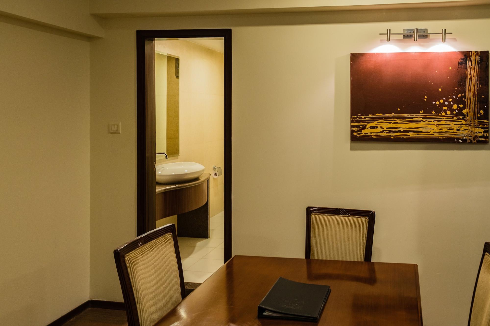 The Residence Hotel & Apartments Powai Мумбаи Экстерьер фото