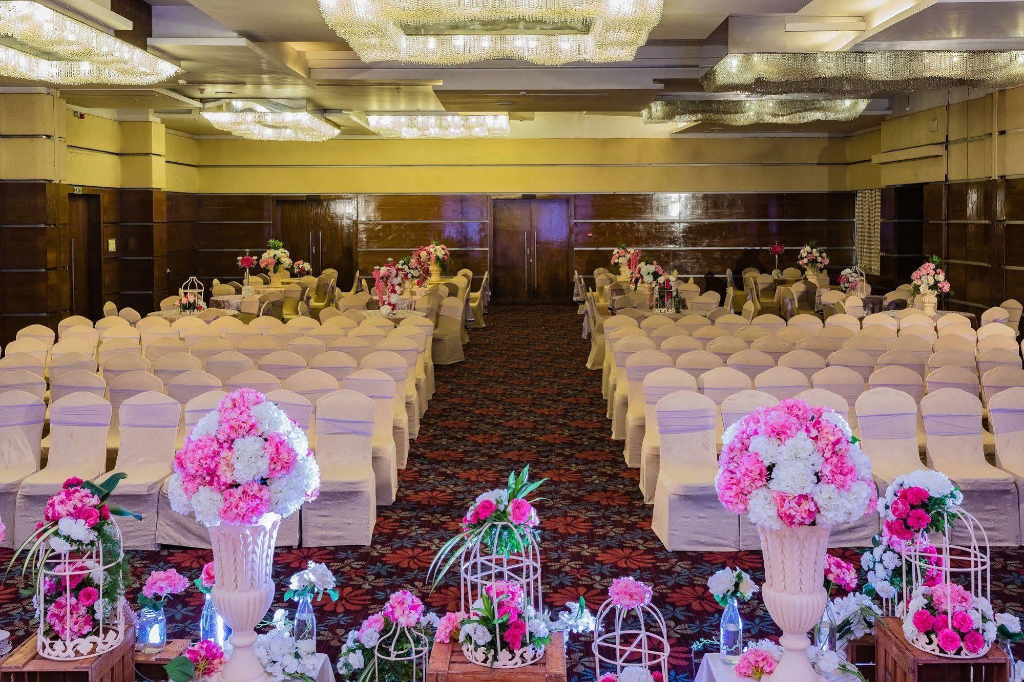 The Residence Hotel & Apartments Powai Мумбаи Экстерьер фото