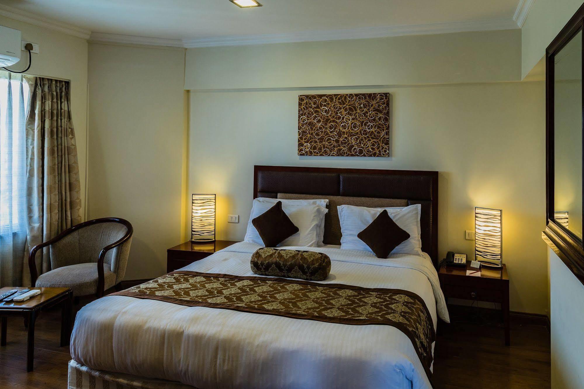 The Residence Hotel & Apartments Powai Мумбаи Экстерьер фото