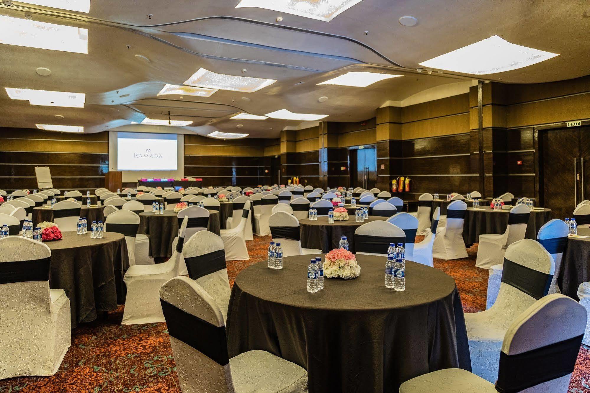 The Residence Hotel & Apartments Powai Мумбаи Экстерьер фото